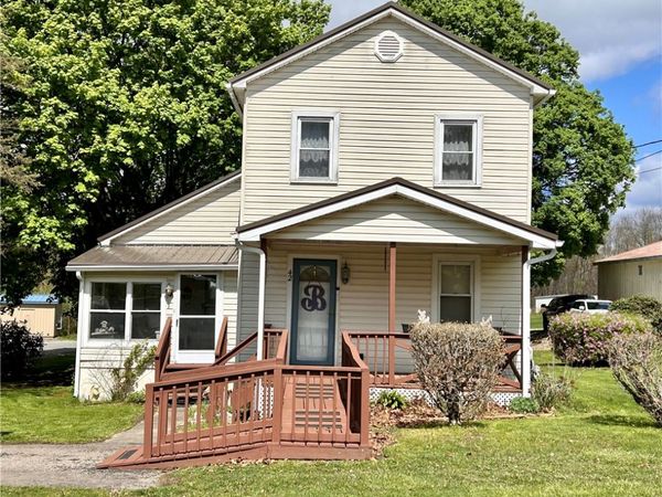 42 9th St, Lucernemines, PA 15754