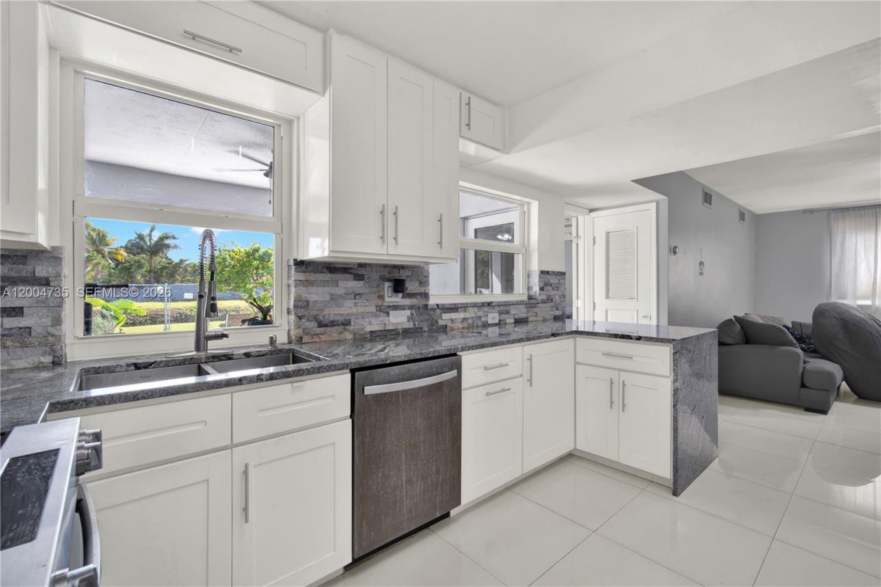 16070 SW 89th Ave Rd, Palmetto Bay, FL 33157 Photo