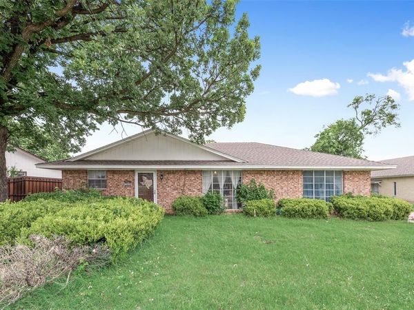 1308 N Kaufman Street , Ennis, TX 75119