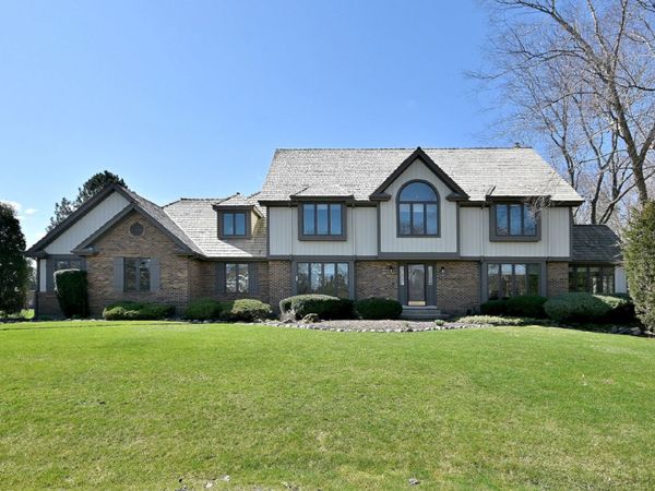 5681 River Park Drive, Libertyville, IL 60048