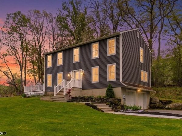 8 Danielle Dr, Liberty, NJ 07838