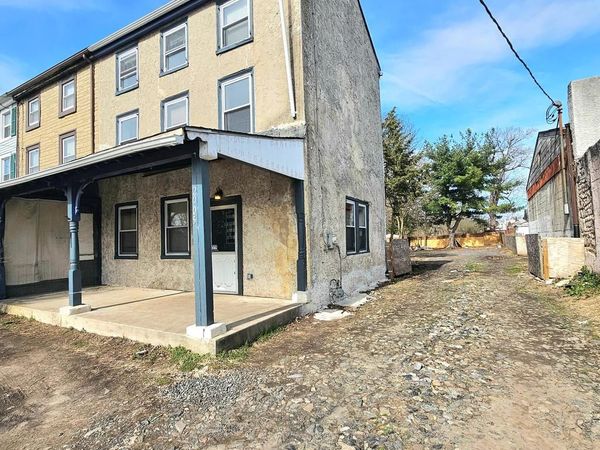 2005 W MAIN STREET, NORRISTOWN, PA 19403