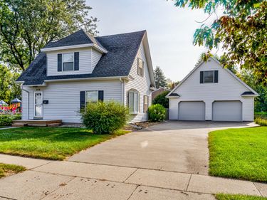 828 Carroll Avenue, Ames, IA 50010