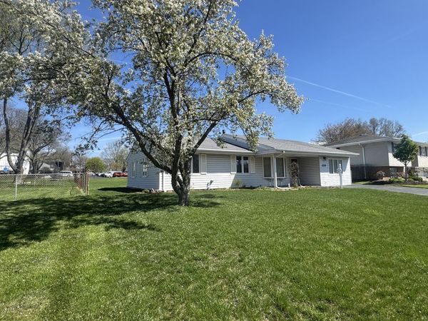 1310 Somerset Lane , Schaumburg, IL 60193