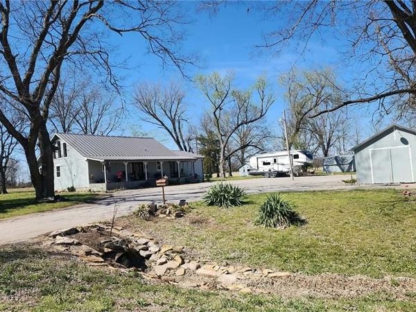 488 W 640th Avenue, Girard, KS 66743