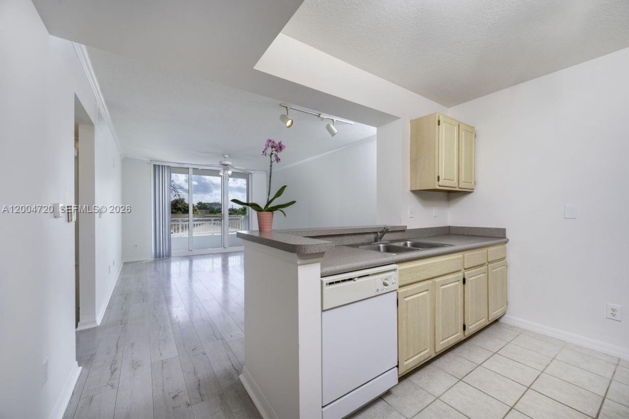 2665 SW 37th Ave, Unit 201, Miami, FL 33133 Photo