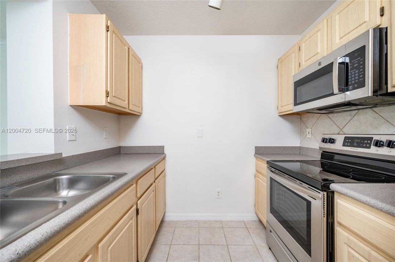 2665 SW 37th Ave, Unit 201, Miami, FL 33133 Photo