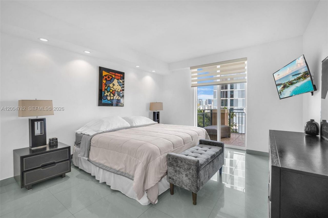 17555 Atlantic Blvd, Unit 707, Sunny Isles Beach, FL 33160 Photo