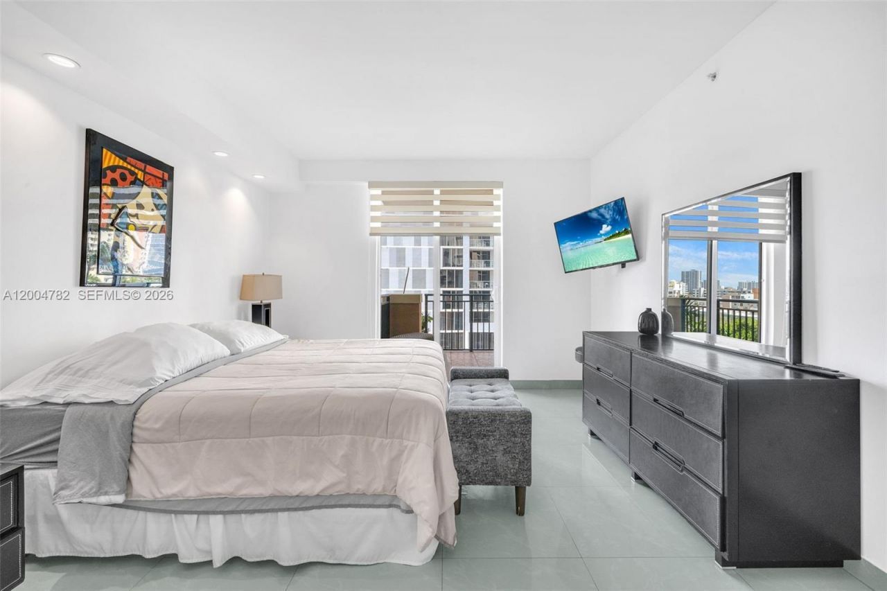 17555 Atlantic Blvd, Unit 707, Sunny Isles Beach, FL 33160 Photo