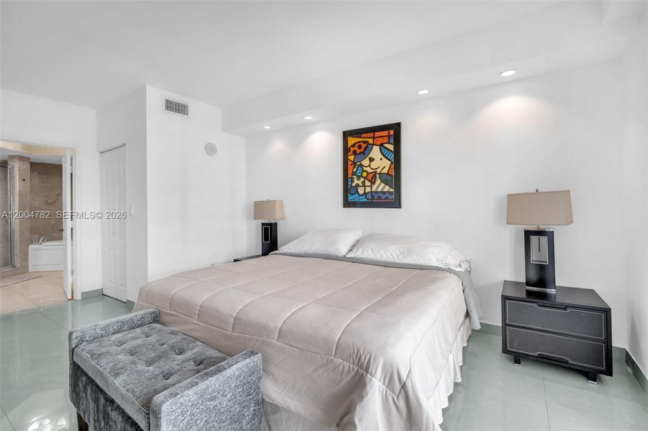 17555 Atlantic Blvd, Unit 707, Sunny Isles Beach, FL 33160 Photo