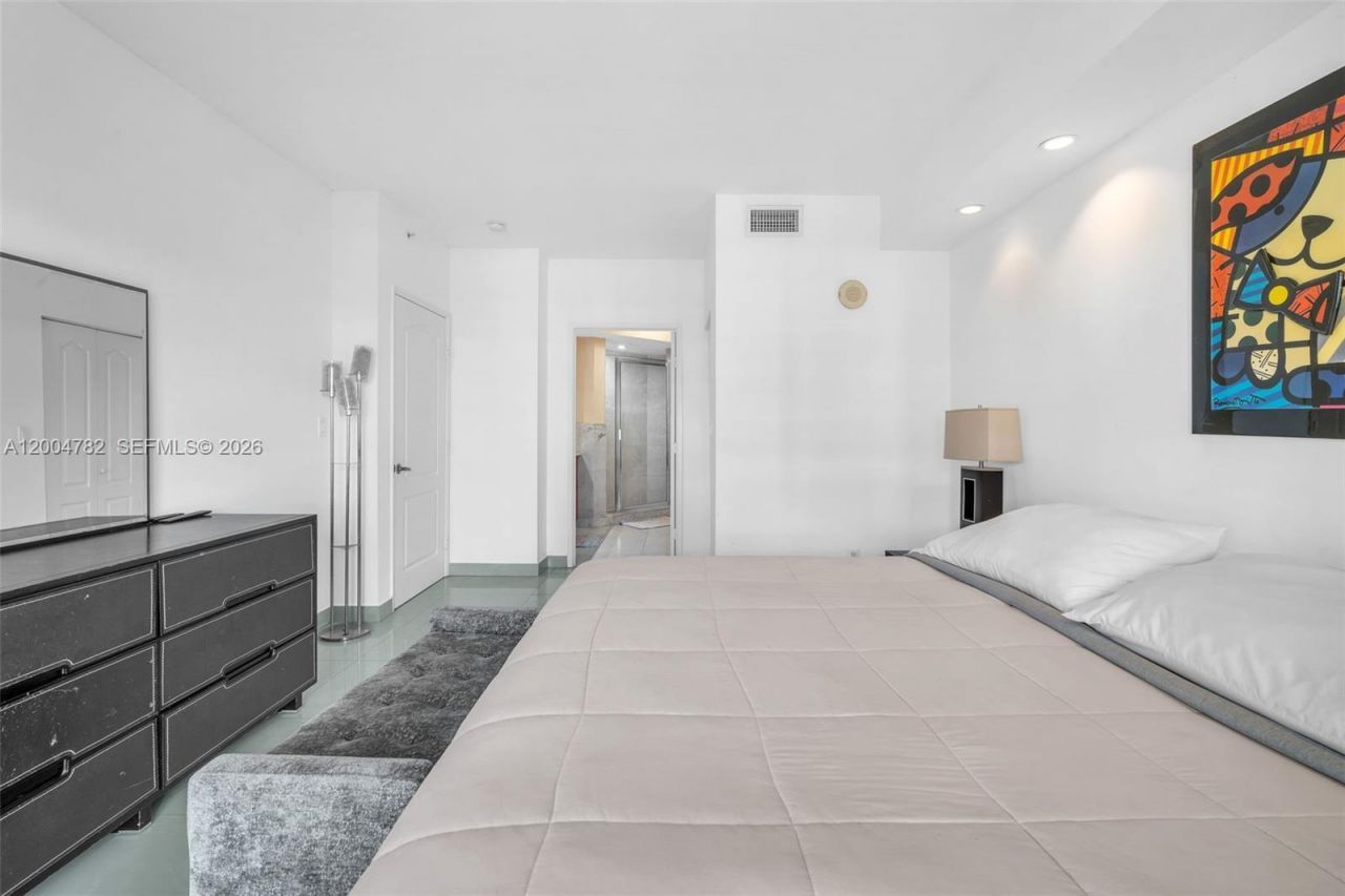 17555 Atlantic Blvd, Unit 707, Sunny Isles Beach, FL 33160 Photo