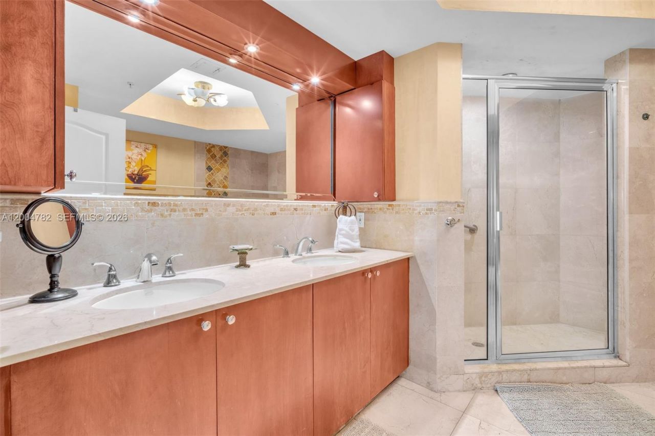 17555 Atlantic Blvd, Unit 707, Sunny Isles Beach, FL 33160 Photo