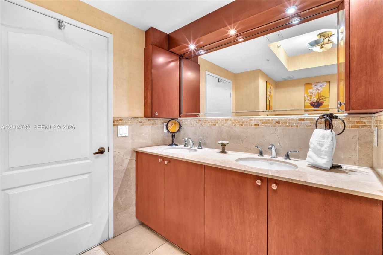 17555 Atlantic Blvd, Unit 707, Sunny Isles Beach, FL 33160 Photo