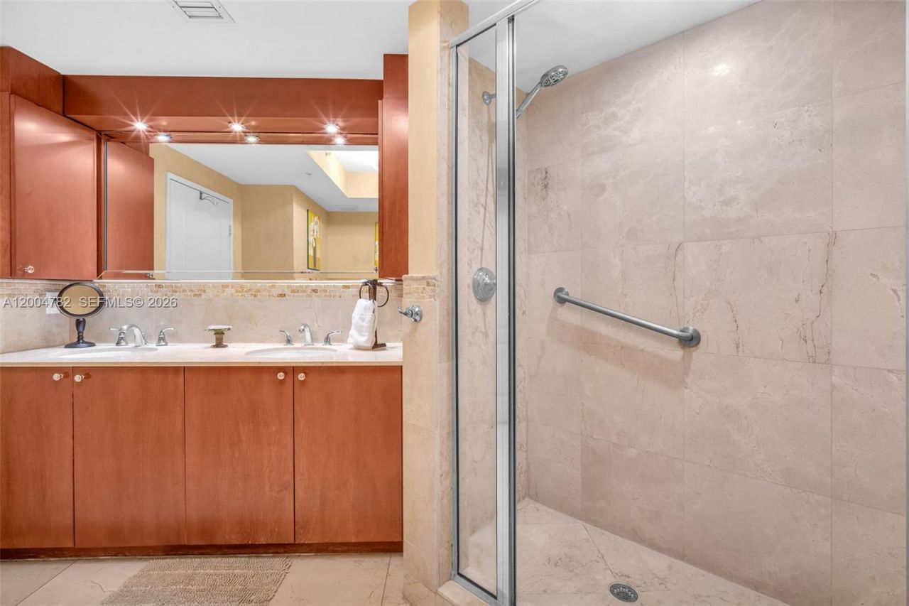 17555 Atlantic Blvd, Unit 707, Sunny Isles Beach, FL 33160 Photo