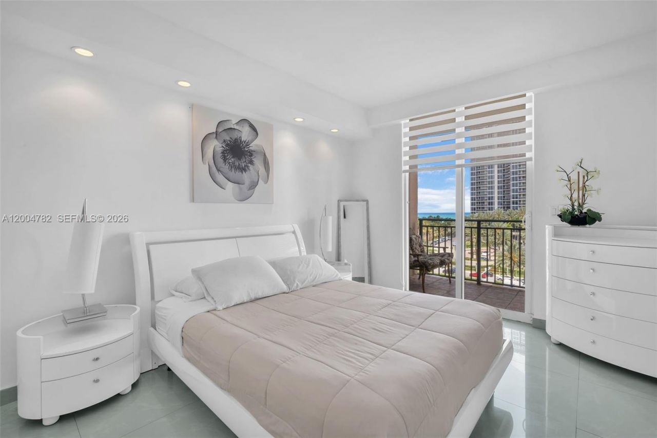 17555 Atlantic Blvd, Unit 707, Sunny Isles Beach, FL 33160 Photo