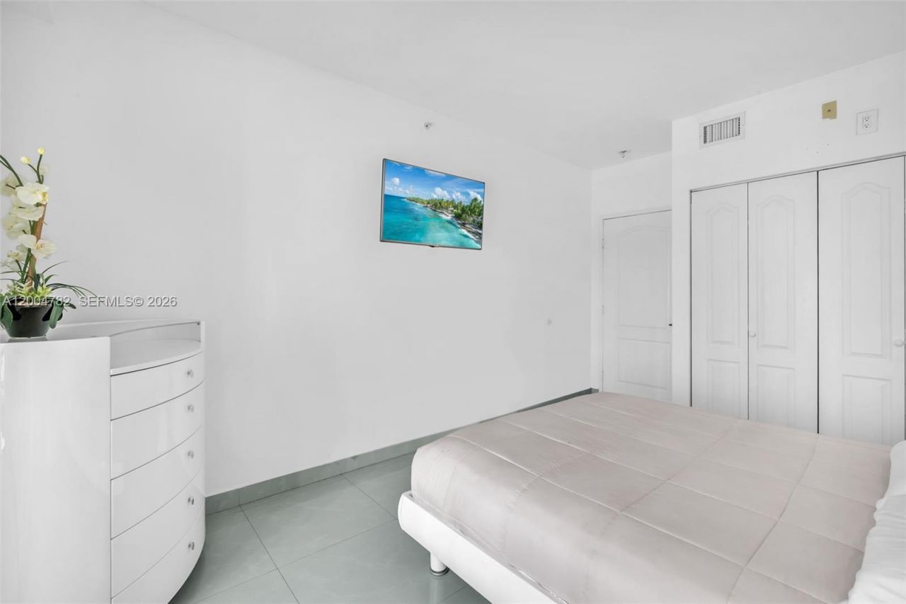 17555 Atlantic Blvd, Unit 707, Sunny Isles Beach, FL 33160 Photo