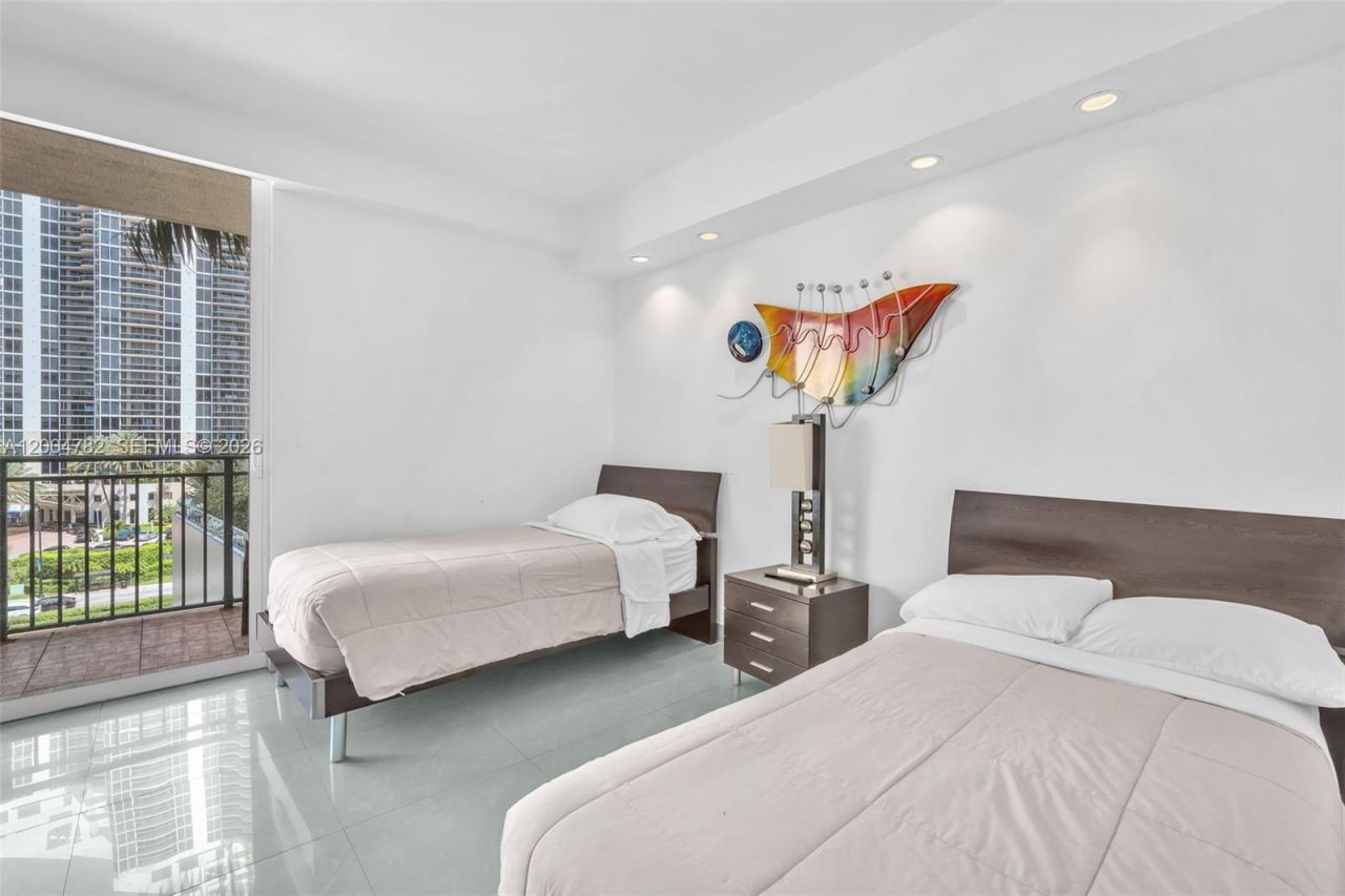 17555 Atlantic Blvd, Unit 707, Sunny Isles Beach, FL 33160 Photo