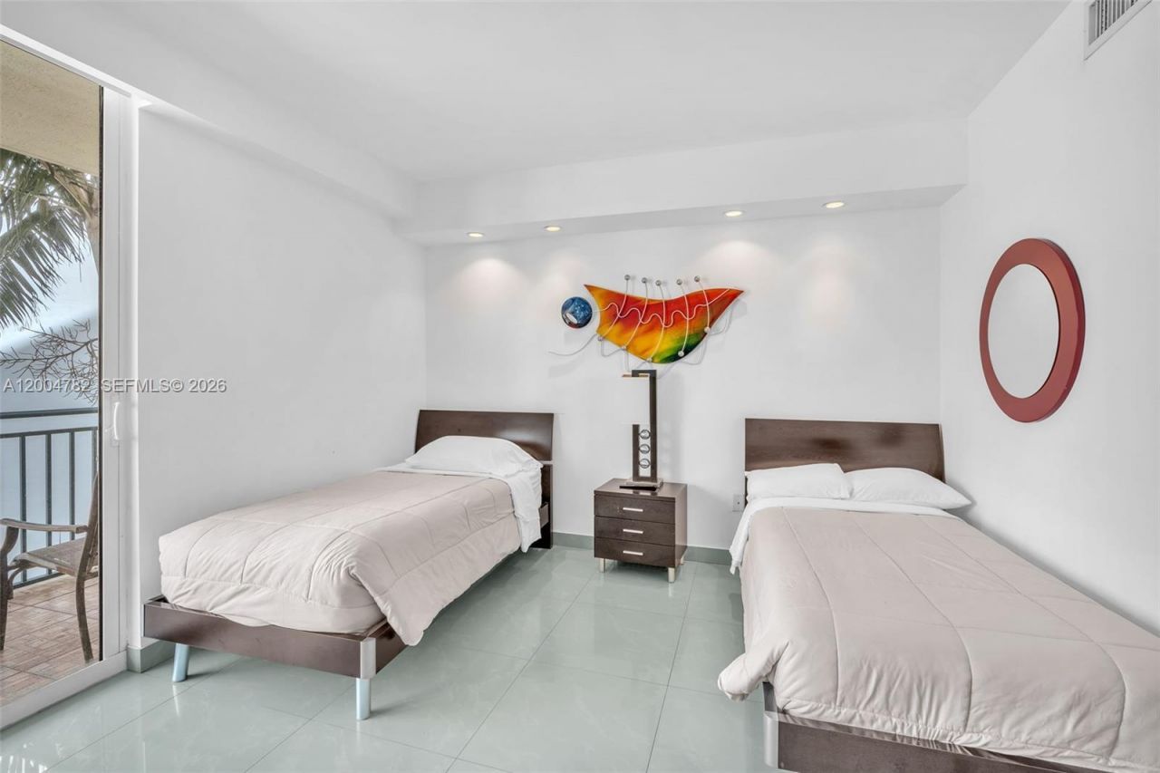 17555 Atlantic Blvd, Unit 707, Sunny Isles Beach, FL 33160 Photo