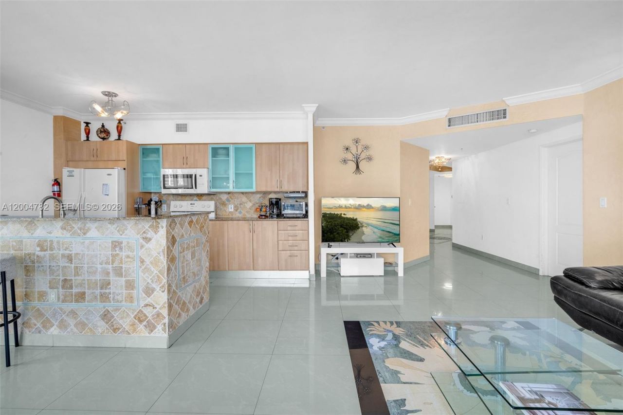 17555 Atlantic Blvd, Unit 707, Sunny Isles Beach, FL 33160 Photo
