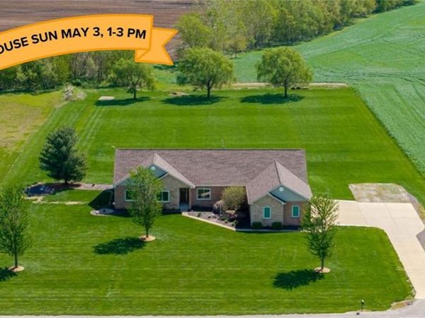 1050 Buckeye Crossing, Highland, IL 62249