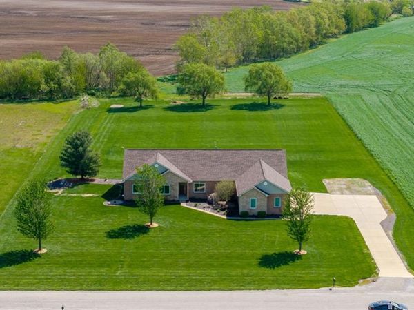 1050 Buckeye Crossing, Highland, IL 62249
