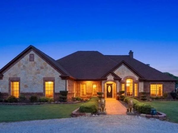 25452 Williams Drive, Justin, TX 76247