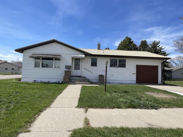 605 3rd Avenue E, Mobridge, SD 57601