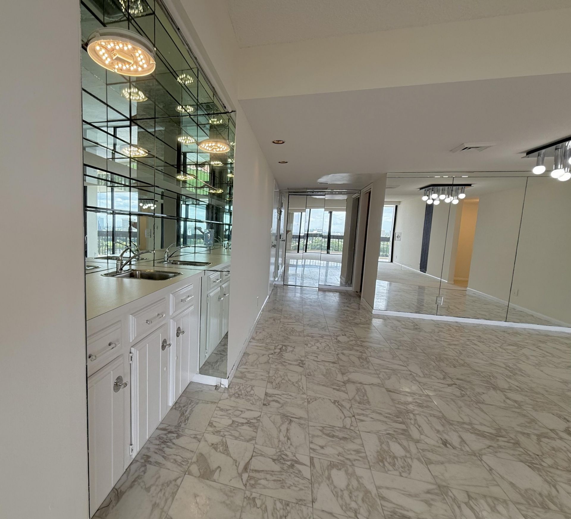 2000 Presidential Way, Unit 1204, West Palm Beach, FL 33401 Photo