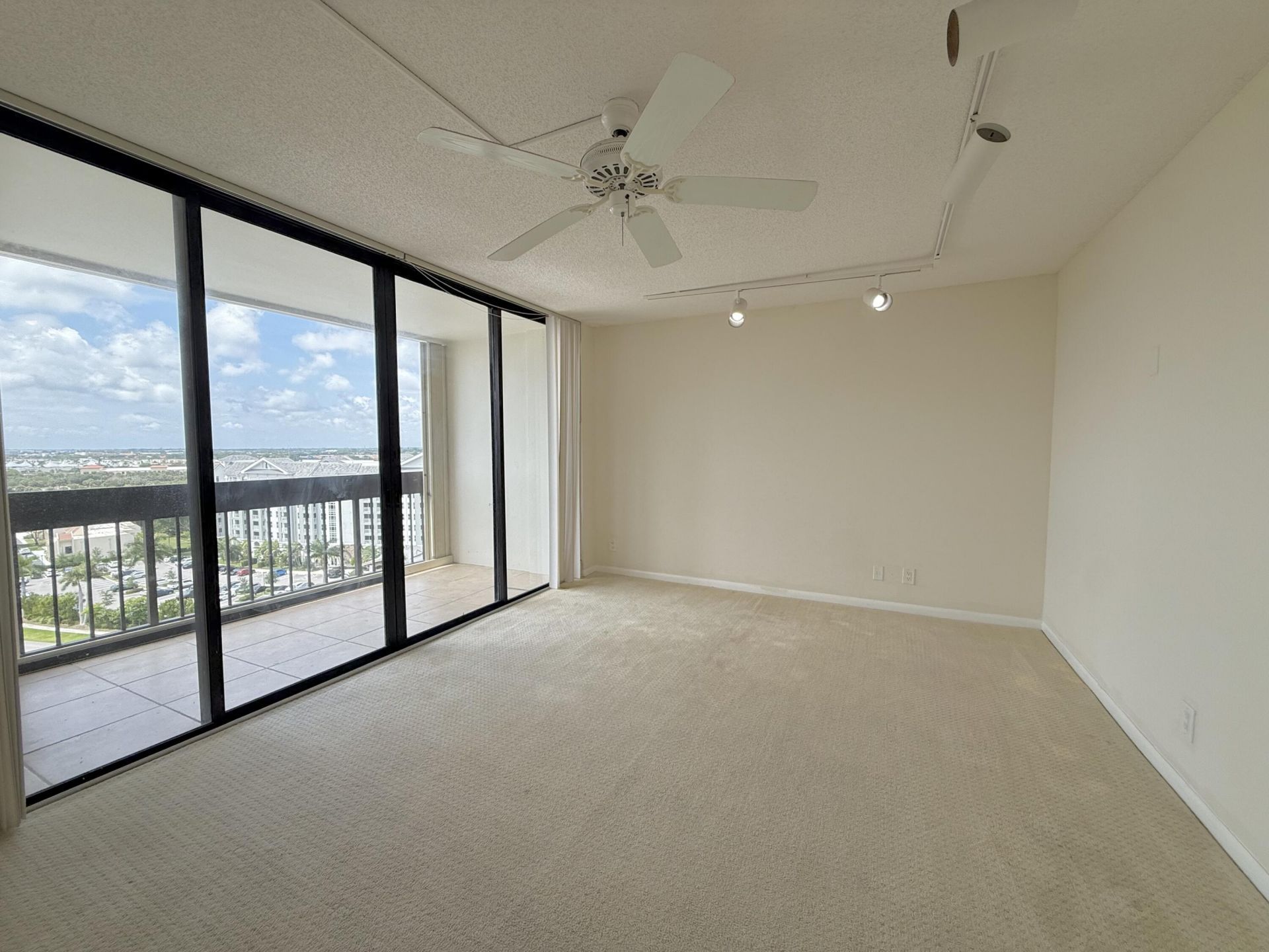2000 Presidential Way, Unit 1204, West Palm Beach, FL 33401 Photo