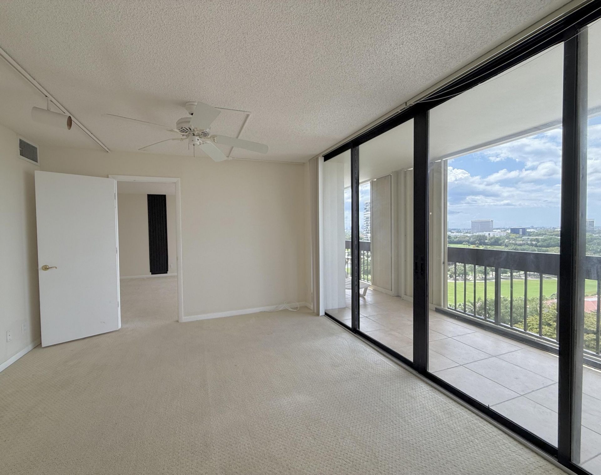 2000 Presidential Way, Unit 1204, West Palm Beach, FL 33401 Photo