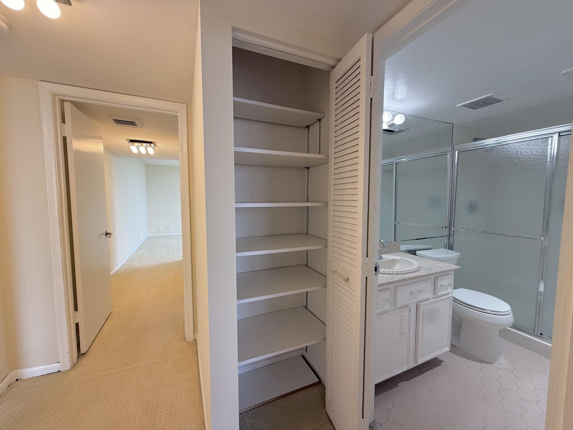 2000 Presidential Way, Unit 1204, West Palm Beach, FL 33401 Photo