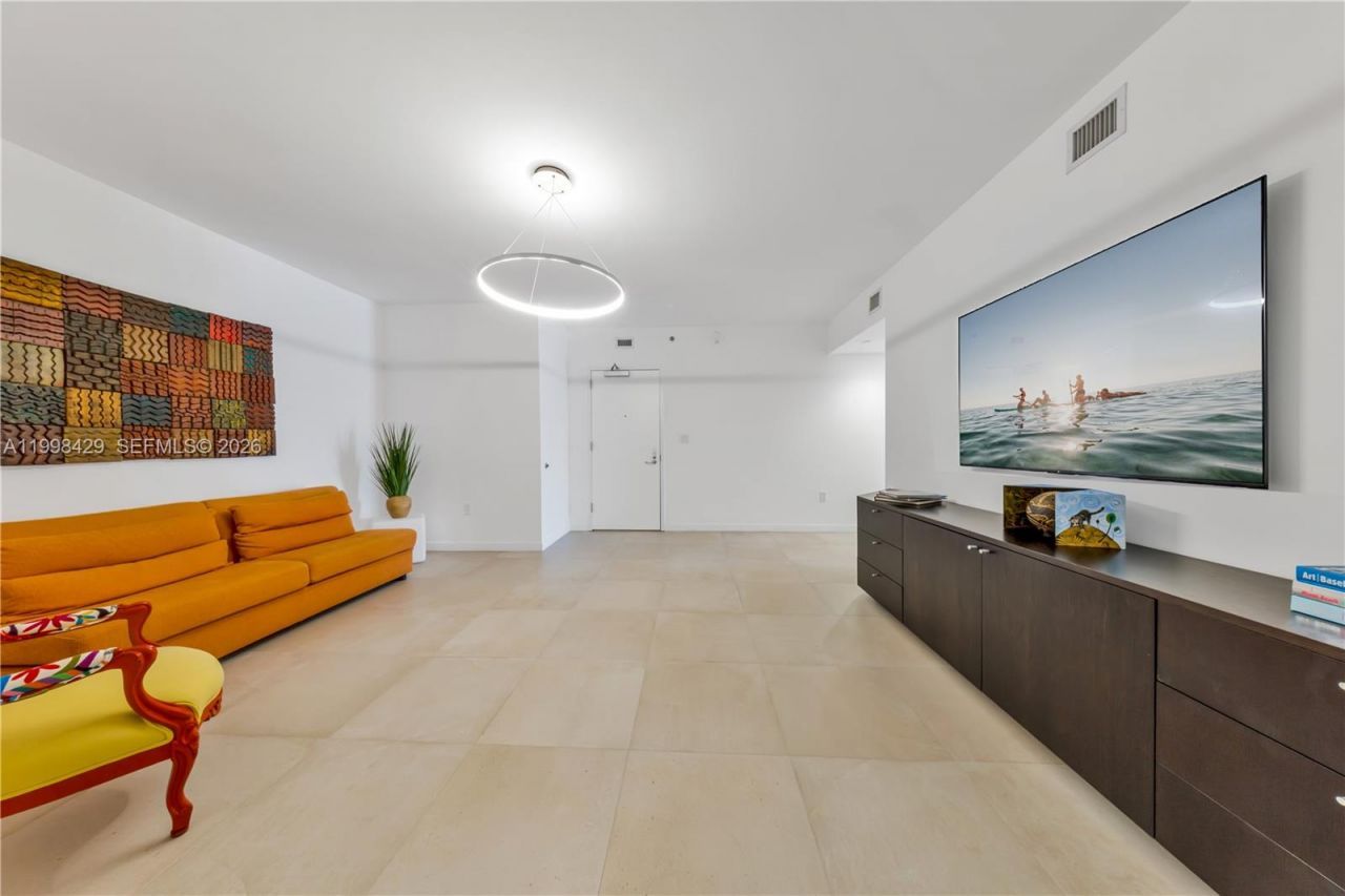 1135 103rd St , Unit 304, Bay Harbor Islands, FL 33154 Photo