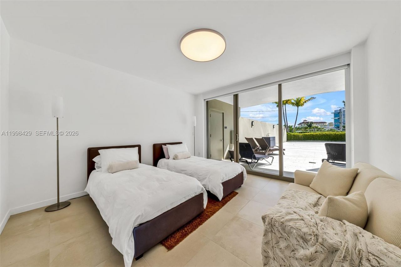 1135 103rd St , Unit 304, Bay Harbor Islands, FL 33154 Photo