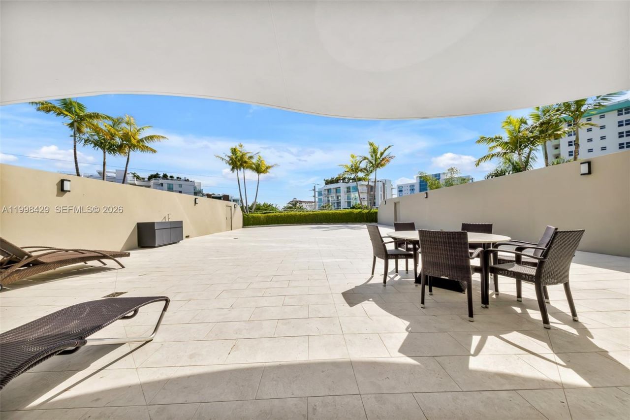 1135 103rd St , Unit 304, Bay Harbor Islands, FL 33154 Photo