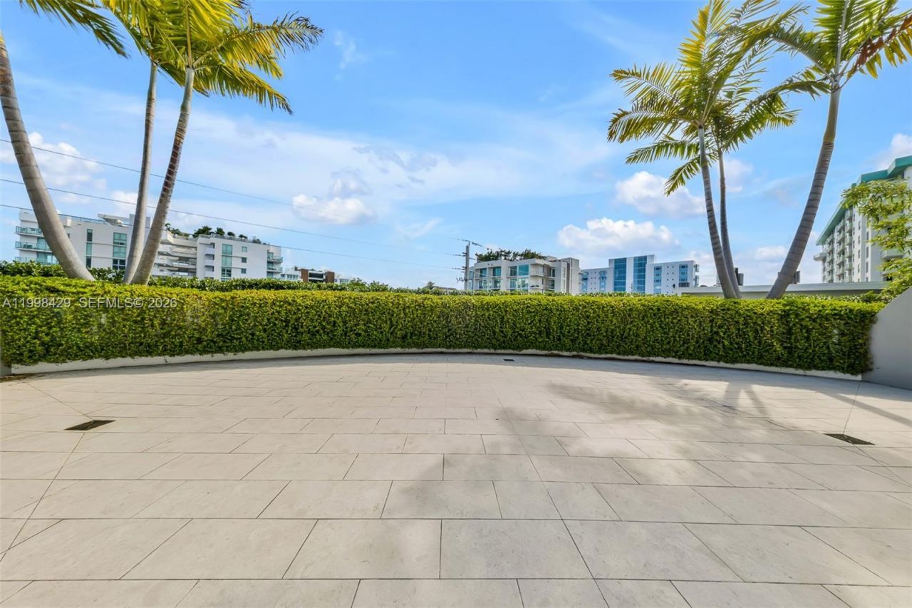 1135 103rd St , Unit 304, Bay Harbor Islands, FL 33154 Photo