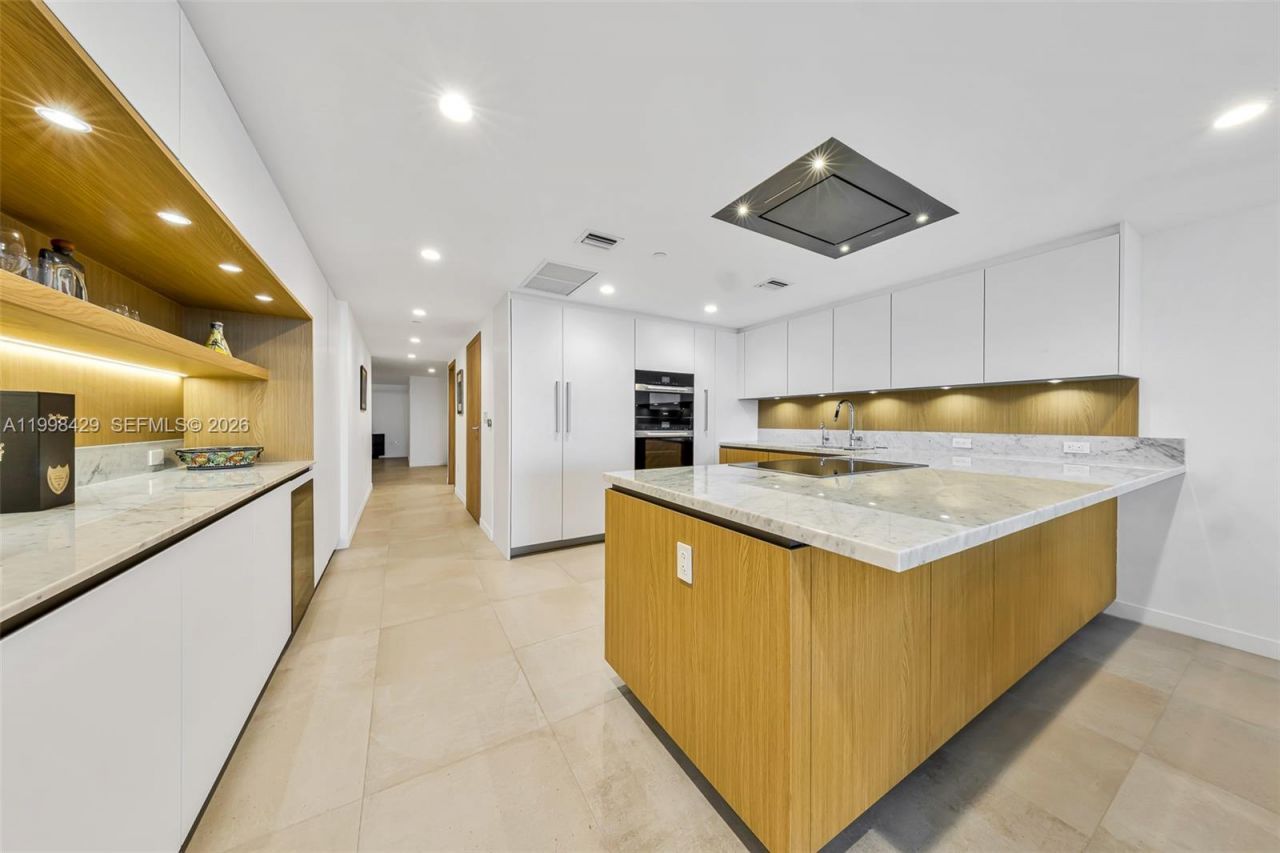 1135 103rd St , Unit 304, Bay Harbor Islands, FL 33154 Photo