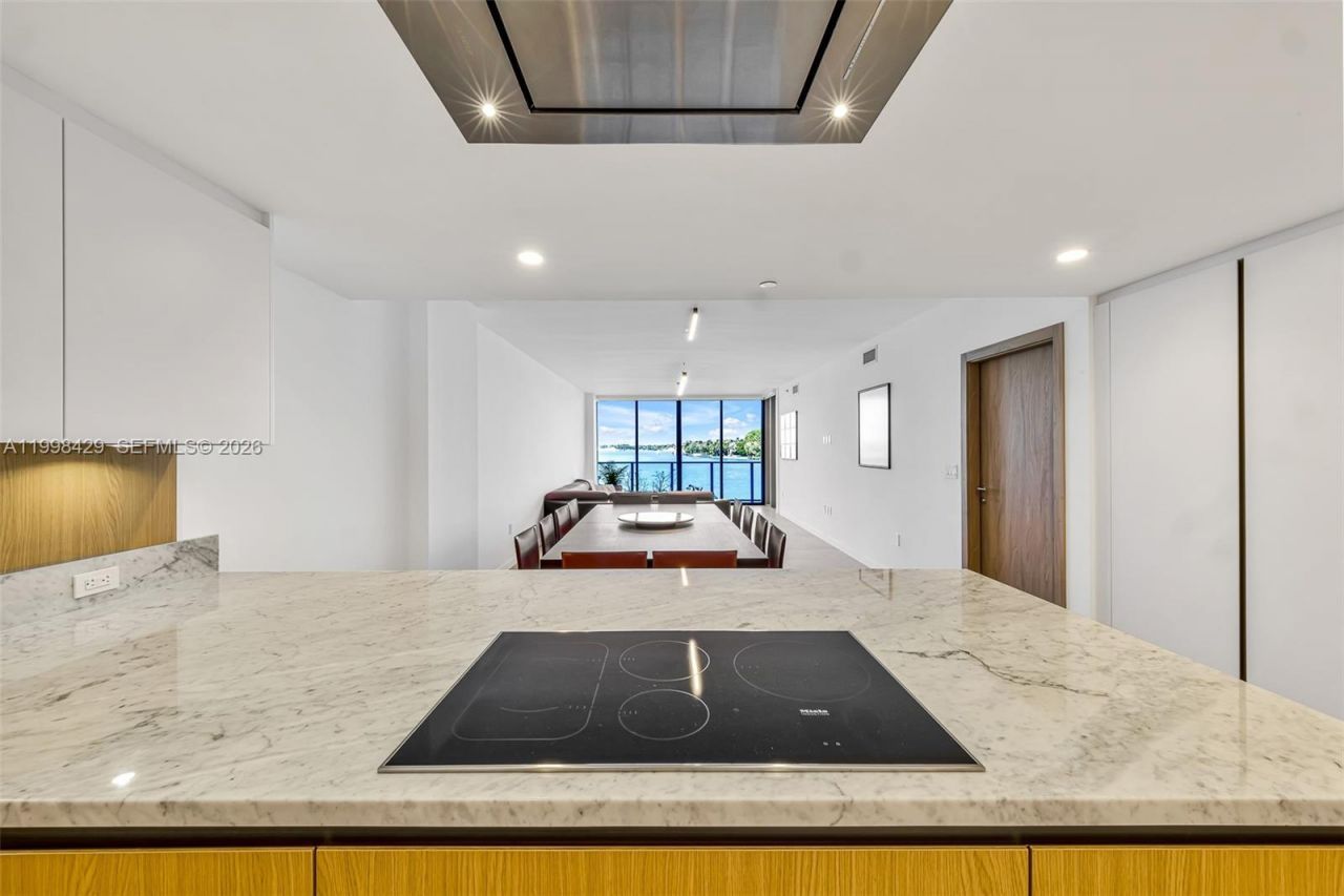 1135 103rd St , Unit 304, Bay Harbor Islands, FL 33154 Photo