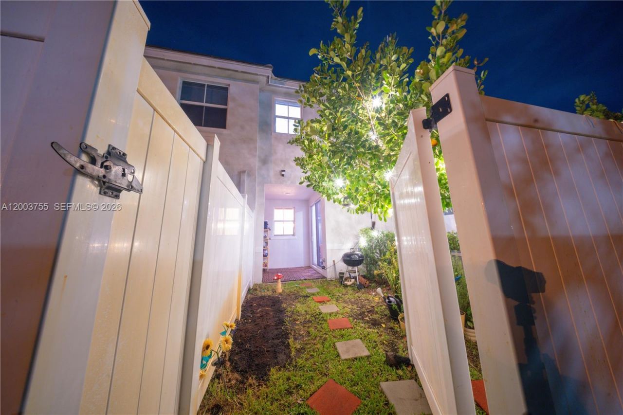 138 SW 171st Way , Pembroke Pines, FL 33027 Photo