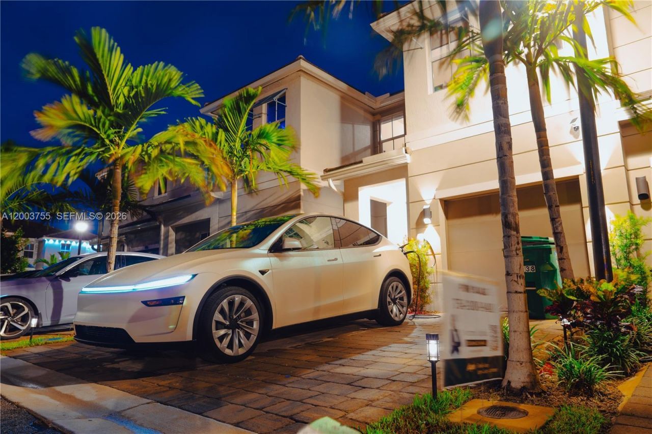 138 SW 171st Way , Pembroke Pines, FL 33027 Photo