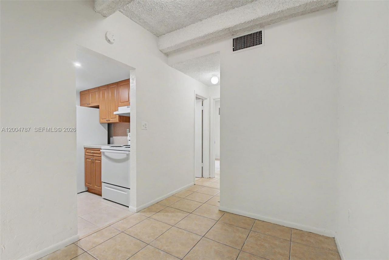 7500 SW 59th Pl , Unit 204, South Miami, FL 33143 Photo