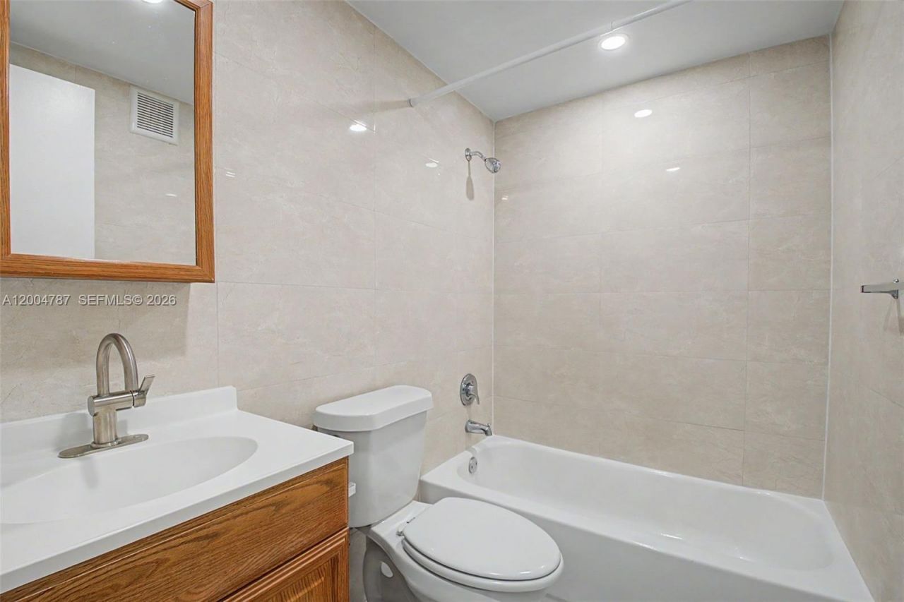 7500 SW 59th Pl , Unit 204, South Miami, FL 33143 Photo