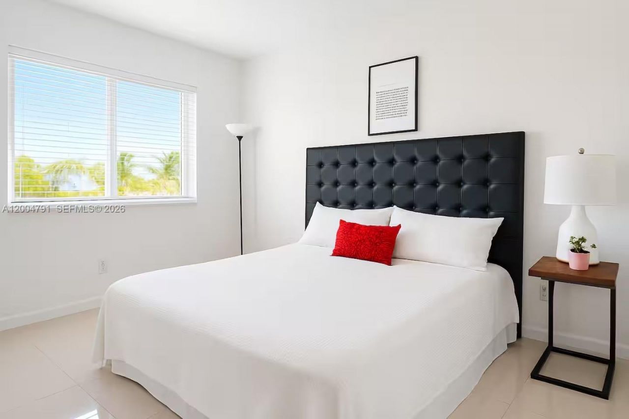 1025 94th St , Unit 7, Bay Harbor Islands, FL 33154 Photo