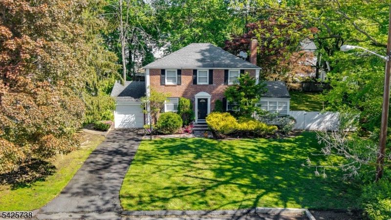 12 Louise Ln, Tenafly, NJ 07670 Main Photo
