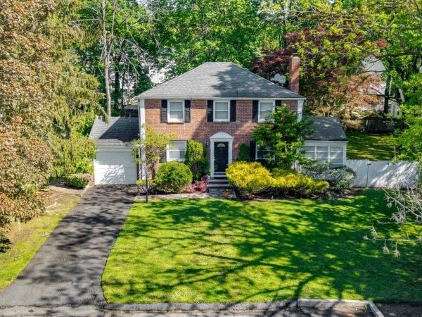 12 Louise Ln, Tenafly, NJ 07670