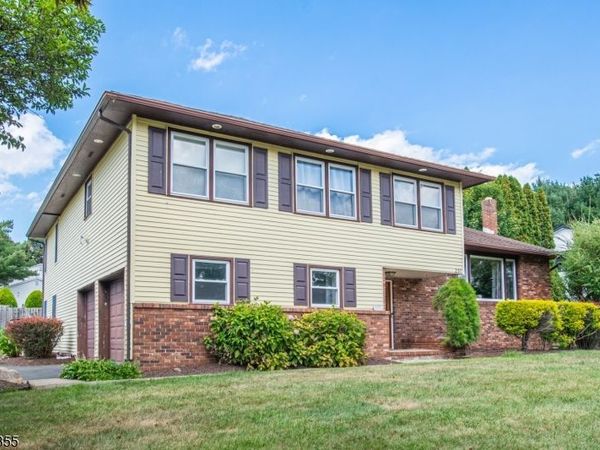 257 Eyland Ave, Roxbury, NJ 07876