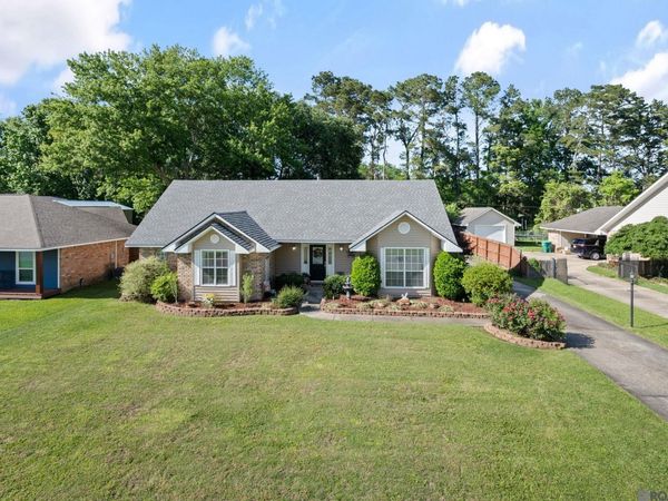 1509 Weeping Willow Dr, Denham Springs, LA 70726