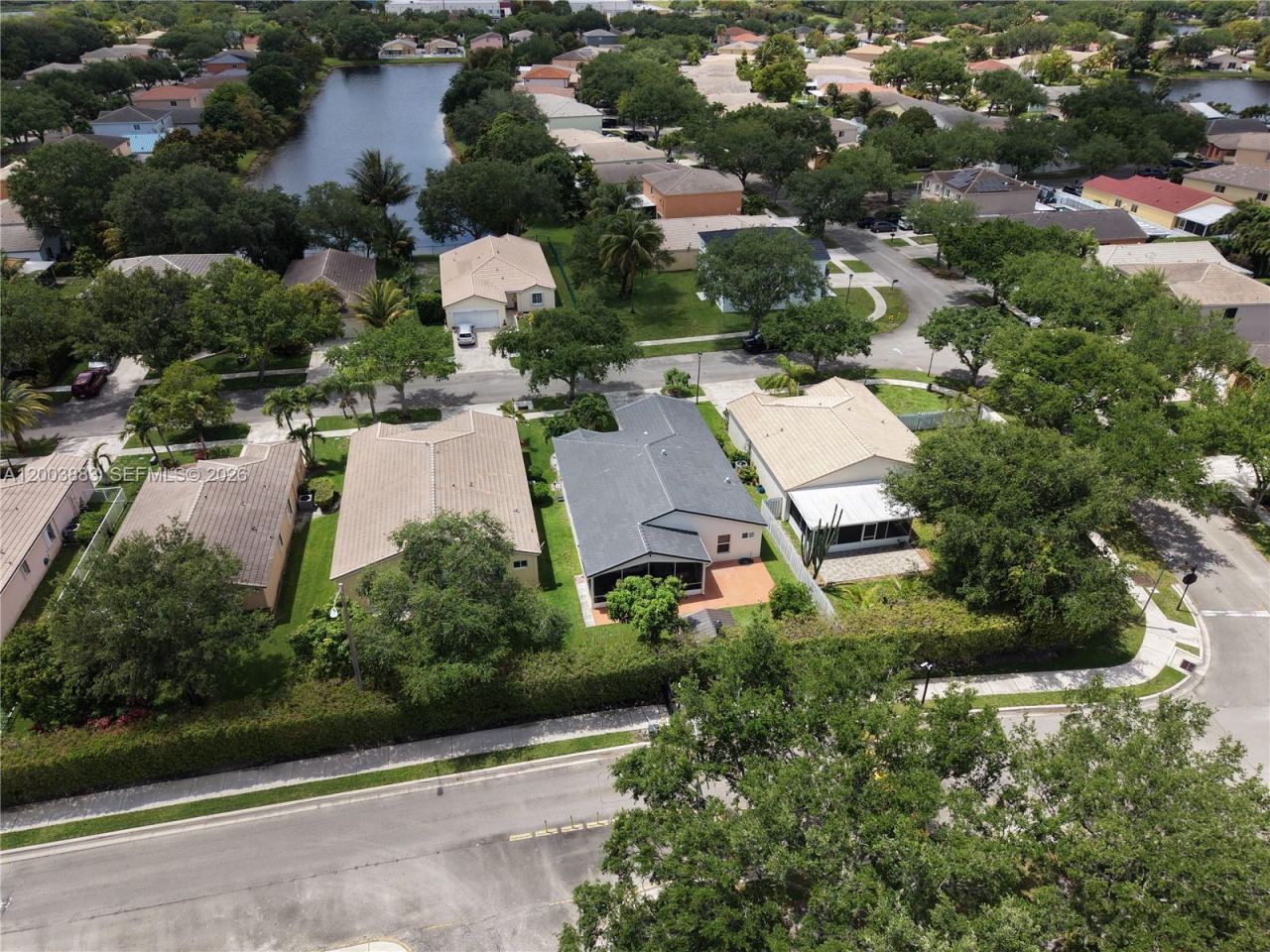 2411 SW 103rd Way, Miramar, FL 33025 Photo