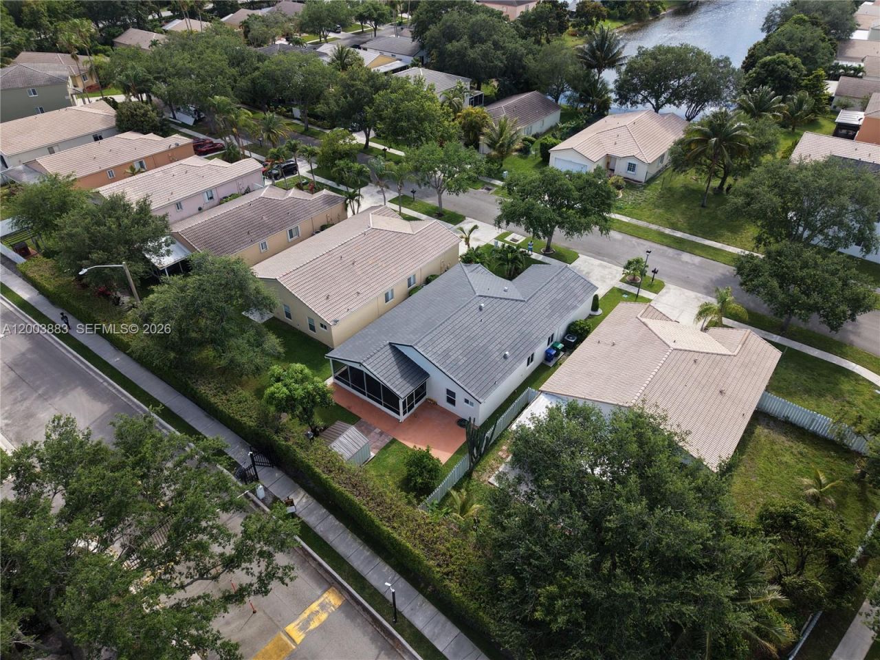 2411 SW 103rd Way, Miramar, FL 33025 Photo