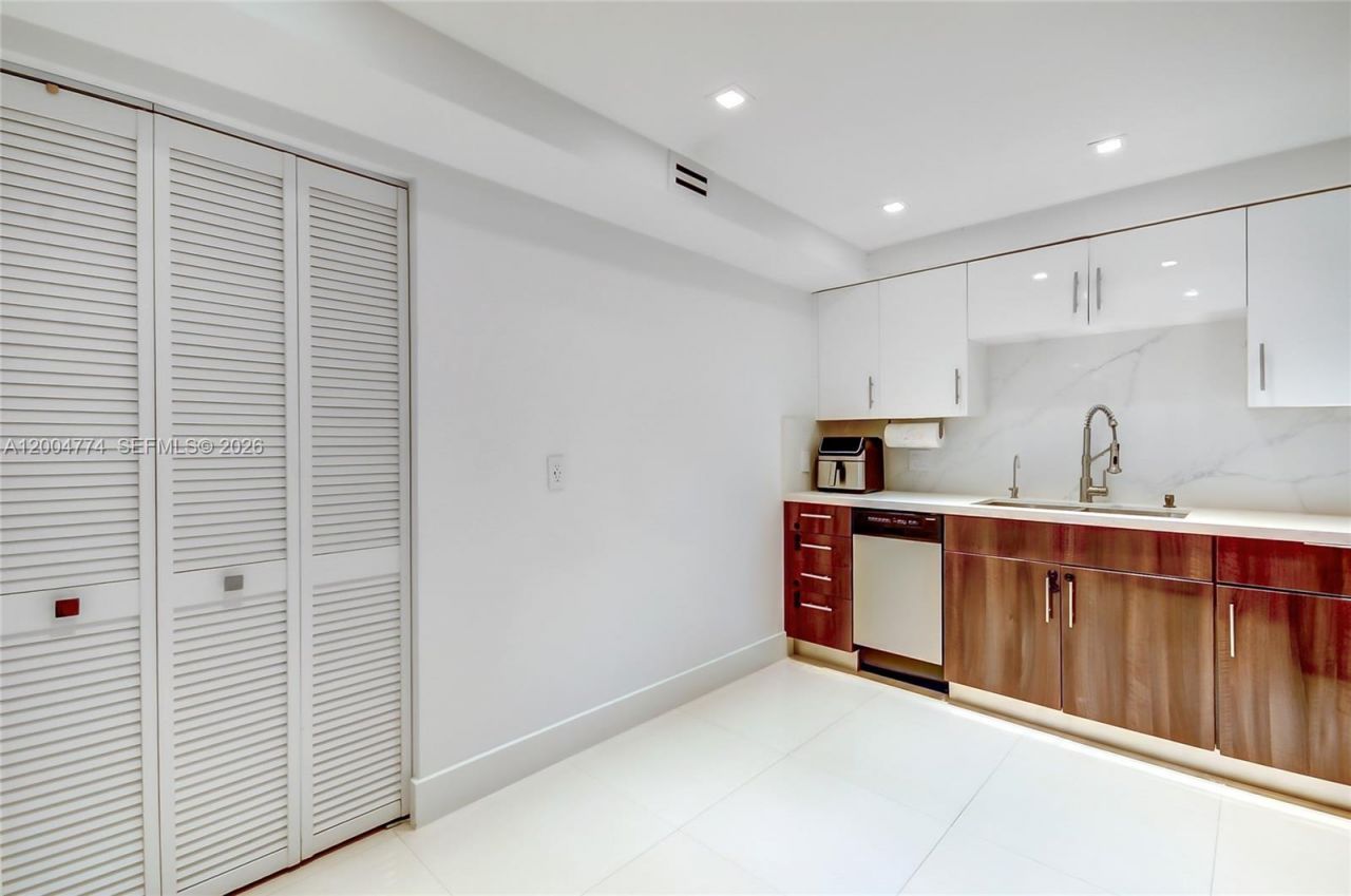 16175 Golf Club Rd, Unit 113, Weston, FL 33326 Photo