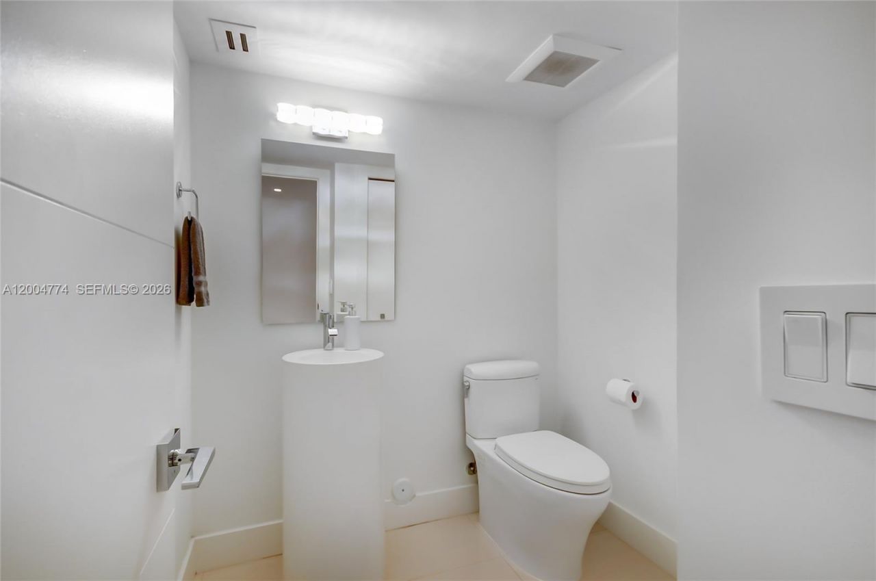 16175 Golf Club Rd, Unit 113, Weston, FL 33326 Photo